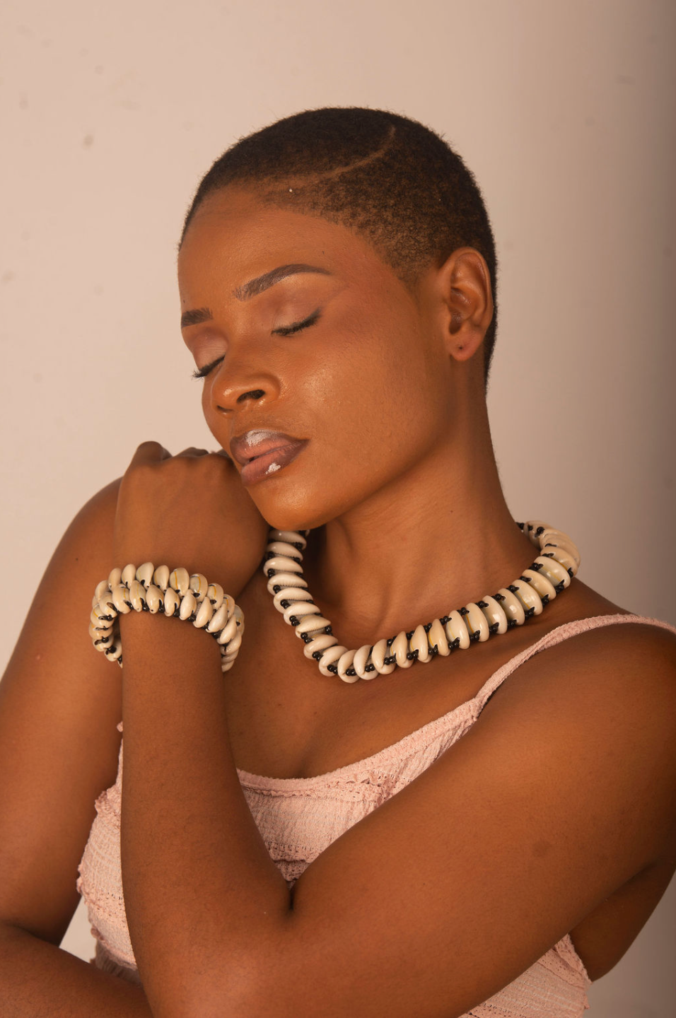 Ndeh Ivory Tide Cowrie Set
